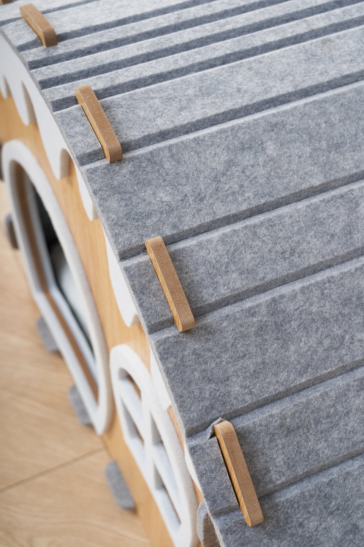 Semi-enclosed Cat Bed, Winter Warm Felt, Oversized Cat Scratch Board Bed, Scratch-resistant Creative Double-sided Snow house, Cat Sleeping Bed