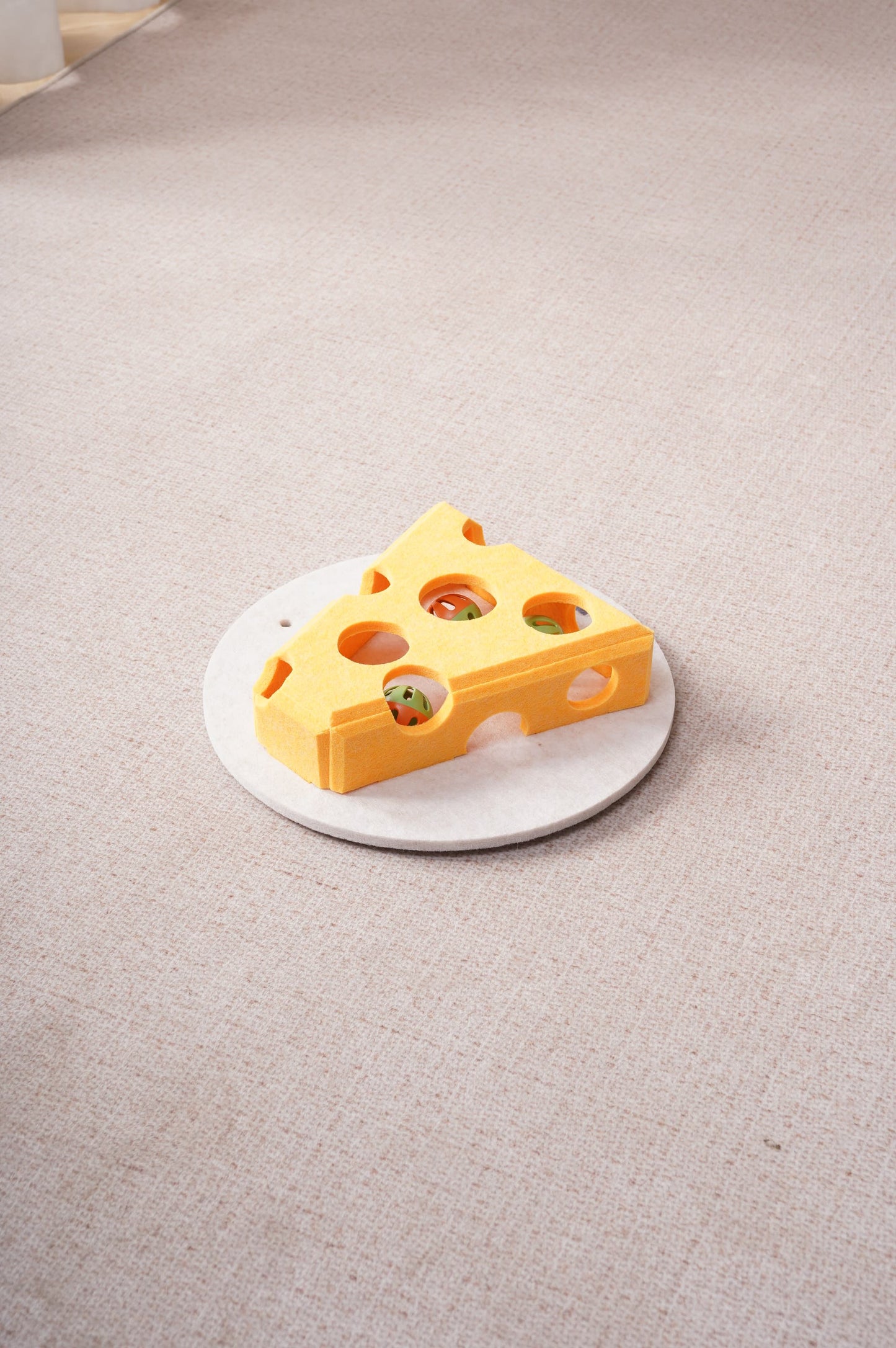 Cat Puzzle Toy with Balls & Spring Teaser – Felt Cat Toy Box for Indoor Cats, Suction Cup Base, Treat Puzzle for Solo Play, Mental Stimulation, Self Play, Hunting & Enrichment